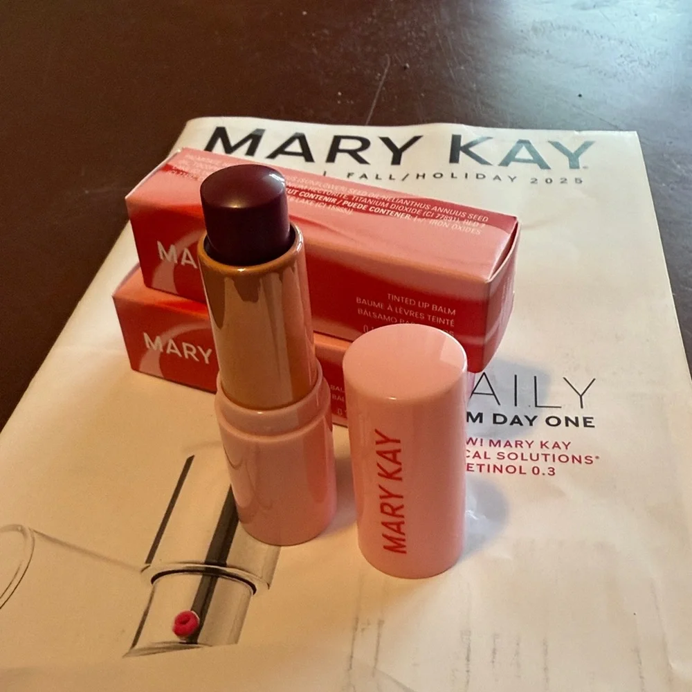 Mary Kay Tinted Lip Balm - Radiant Pink - Picture 1 of 4